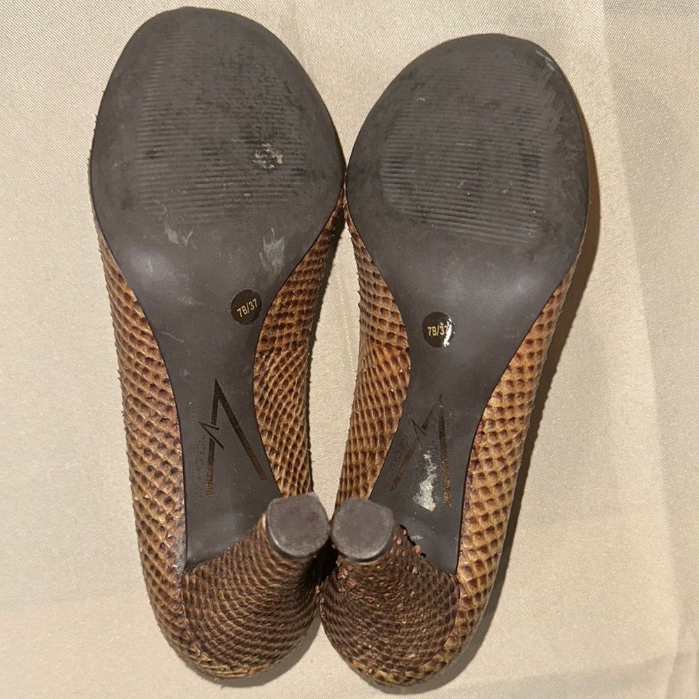 Vince Camuto Brown/Beige Snakeskin Pattern Textured Heels Size 7 - Picture 7 of 11